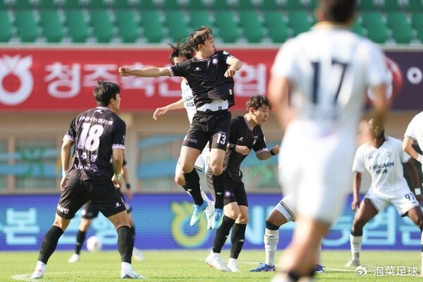 贝博体育-韩足晚报（26.4.26）——补时读秒完成绝杀，全北进球大战胜浦项|K1联赛|郑正溶|金河俊|K2联赛|全北现代_新浪体育_新浪新闻